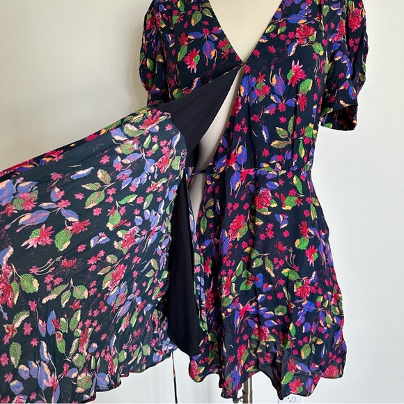 Saloni Wrap Dress Floral Puffy Short Sleeve Rayon Sz US 4 - Picture 10 of 15